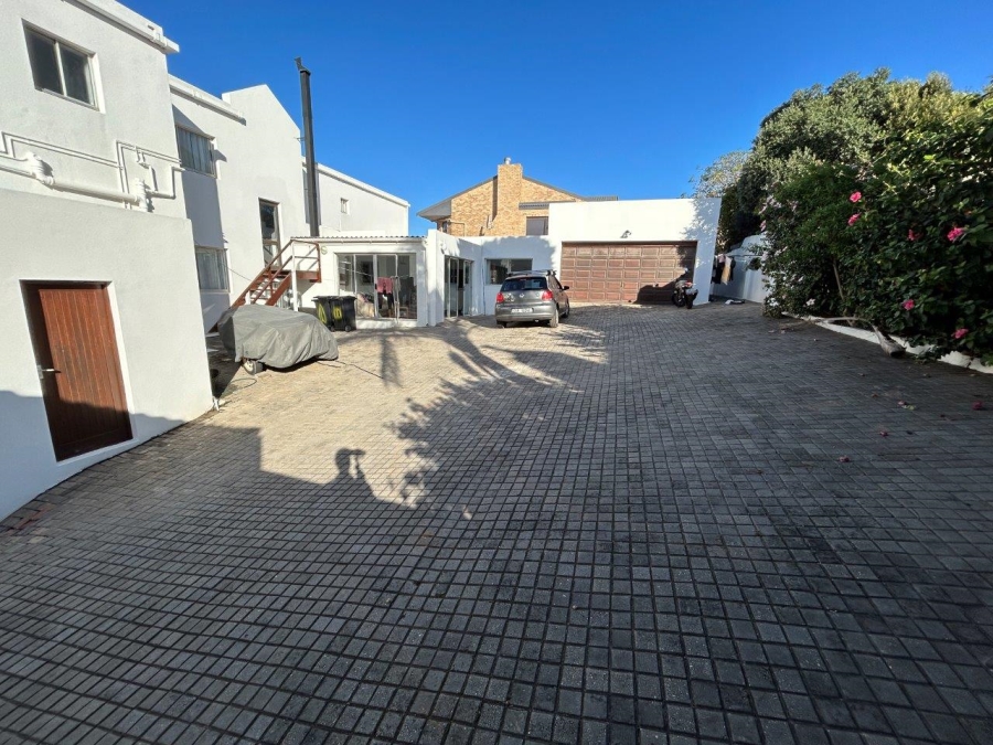 7 Bedroom Property for Sale in Wavecrest Eastern Cape